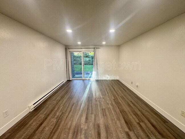 Foto del edificio - 12642 NW Barnes Rd