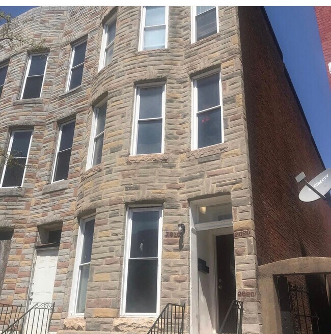 Building Photo - 2020 W North Ave