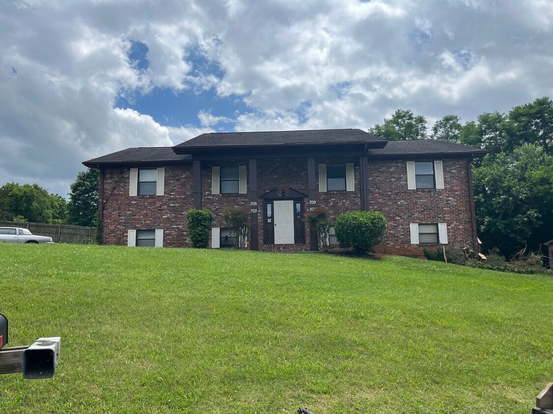 Foto principal - 703 Bethany Court