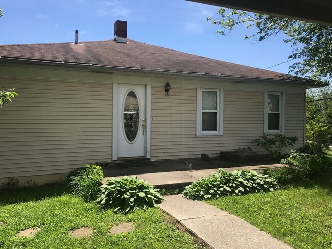 Building Photo - Charming 3 bedroom