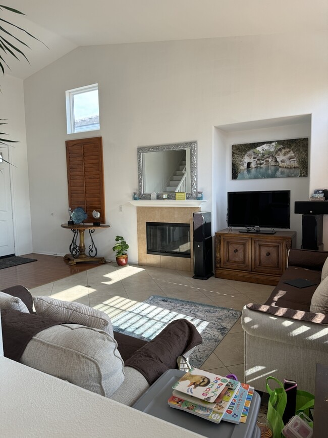 Building Photo - 444 Avenida Antonio