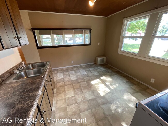 Building Photo - 3 br, 1 bath House - 1730 Scotsdale Dr