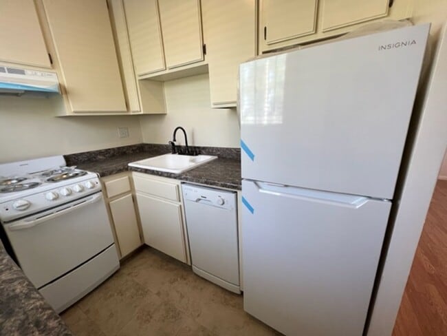 Building Photo - 2813 S. Tuolomne Pl.