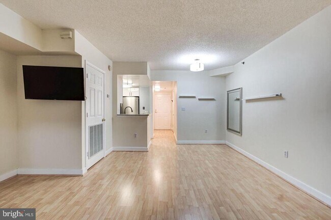 Foto del edificio - 1050 N Taylor St