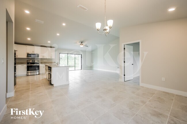 Building Photo - 915 Plumosa Ave