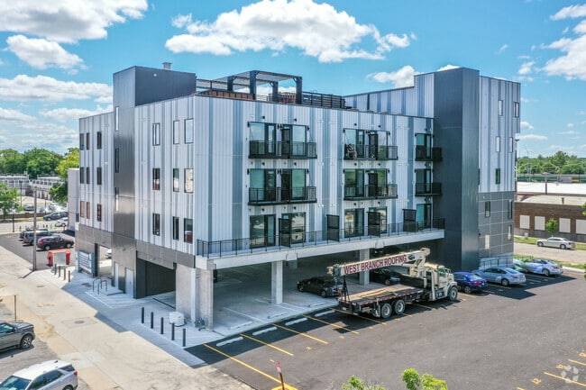 Building Photo - 245 Kingston Cedar Rapids