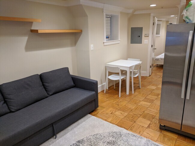 Foto del edificio - 703 6th St NW