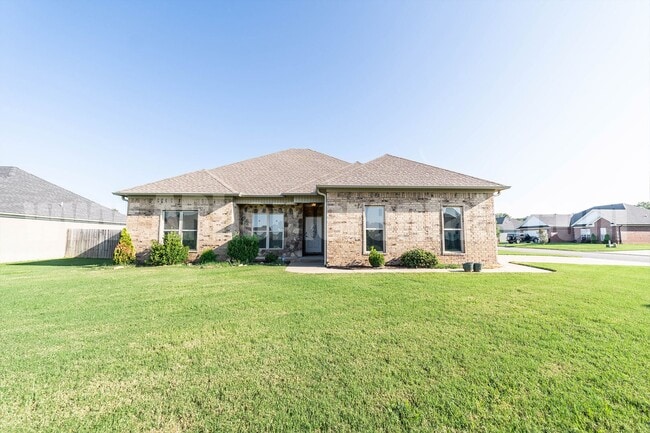 Building Photo - 1320 Birdsong Dr.