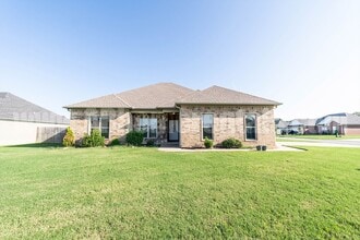 Building Photo - 1320 Bird Song Dr