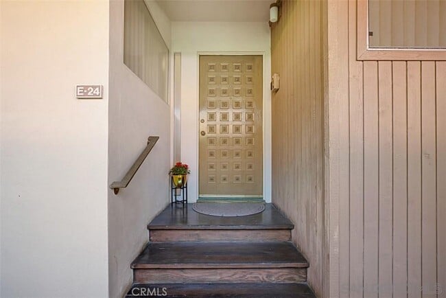 Building Photo - 2630 Torrey Pines Rd