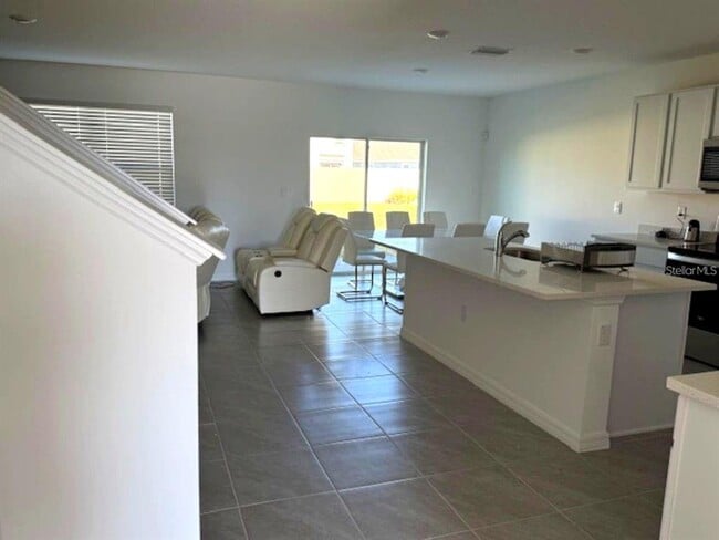 Building Photo - 3440 Ivy Holw Dr