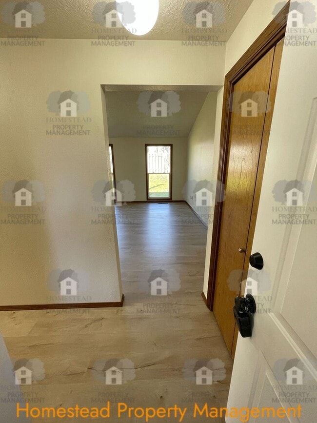 Building Photo - South Salem Cutie!