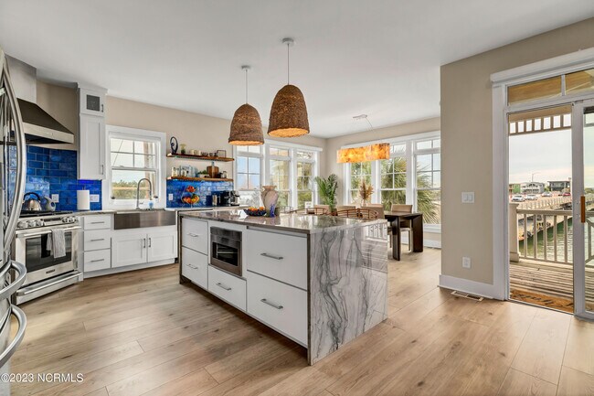 Building Photo - 20 Channel Ave