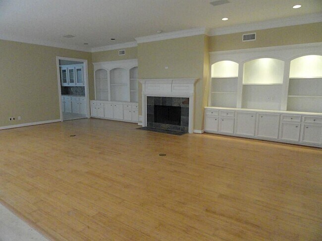 Building Photo - 347 Indian Bayou