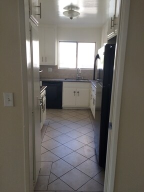 Building Photo - 1465 S Beverly Dr