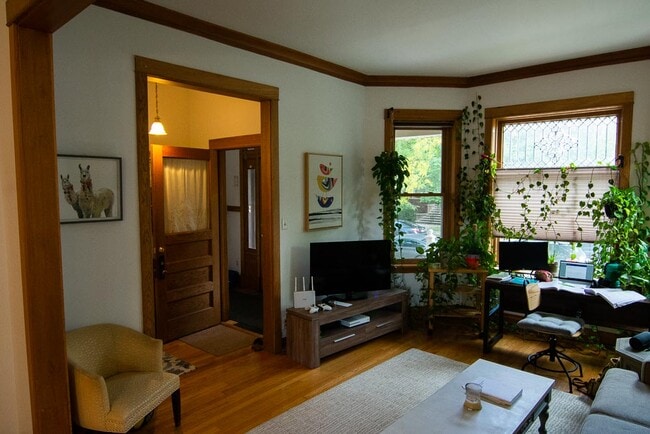 Building Photo - 3916 N Kildare Ave