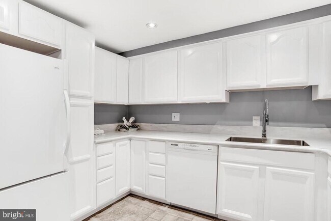 Foto del edificio - 2572 Riva Rd