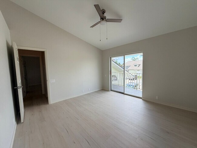 Foto del edificio - Beautiful Remodeled Townhome