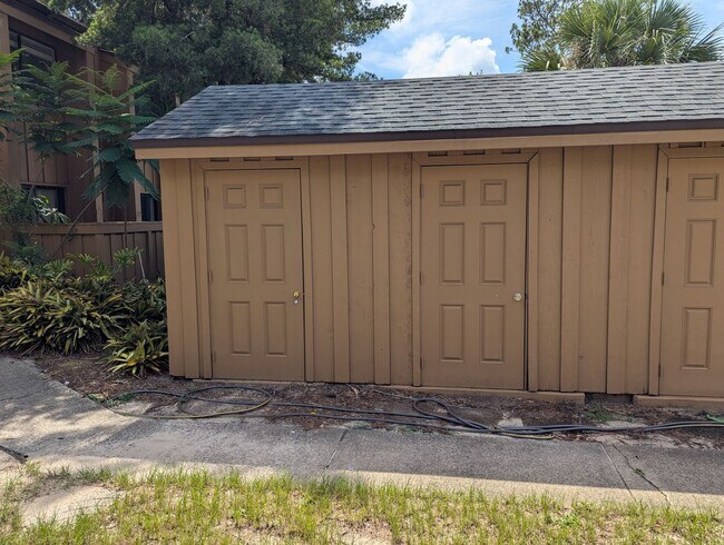 Foto del edificio - 222 Crown Oaks Way