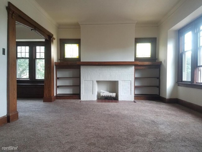 Building Photo - 3 br, 1 bath Apartment - 2104 N 57th St