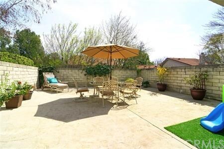 Building Photo - 29671 Strawberry Hill Dr