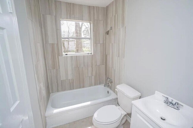 Foto del edificio - 7438 Bywood St