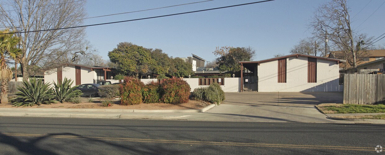 Primary Photo - Woodrow Apartments