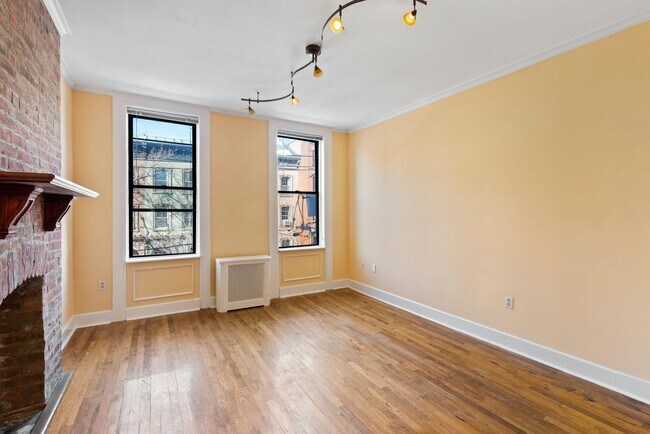 Building Photo - 206 Washington St