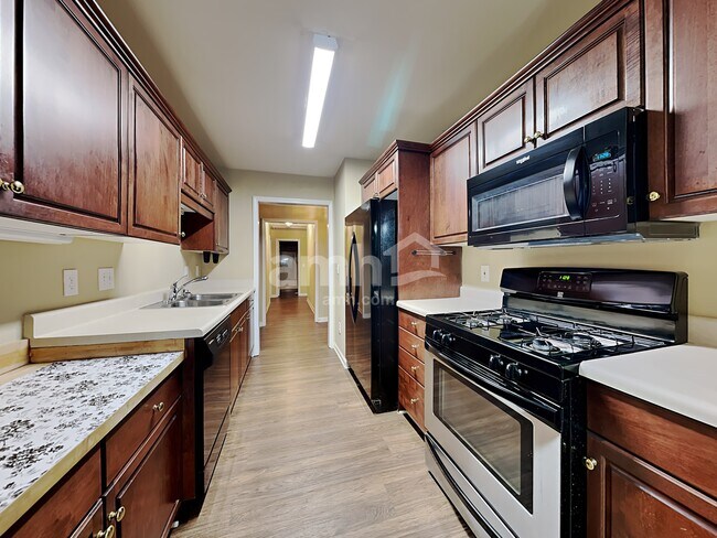 Foto del edificio - 5502 Garden Lake Dr