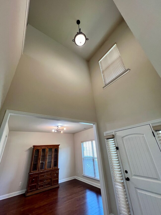 Foto del edificio - 5 bedroom 3 1/2 bathroom home