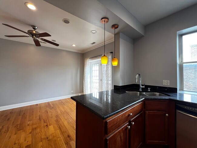 Foto del edificio - 2707 W Glenlake Ave