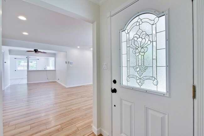 Building Photo - Single Story Gem in Saratoga! Quaint 3 BR 1.5 BA Home Ready for Occupancy with all new Air Condit...