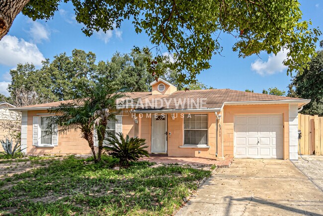 Foto del edificio - 6311 Fortune Ln