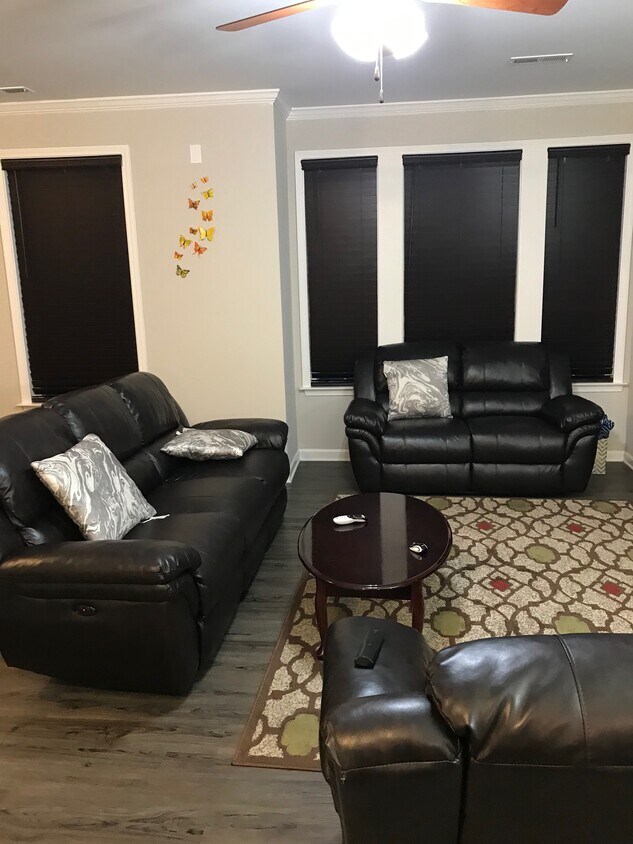 Foto principal - 6417 Giddings St