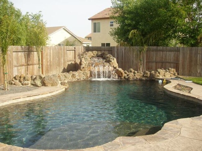 Building Photo - 1055 Foxfire Drive