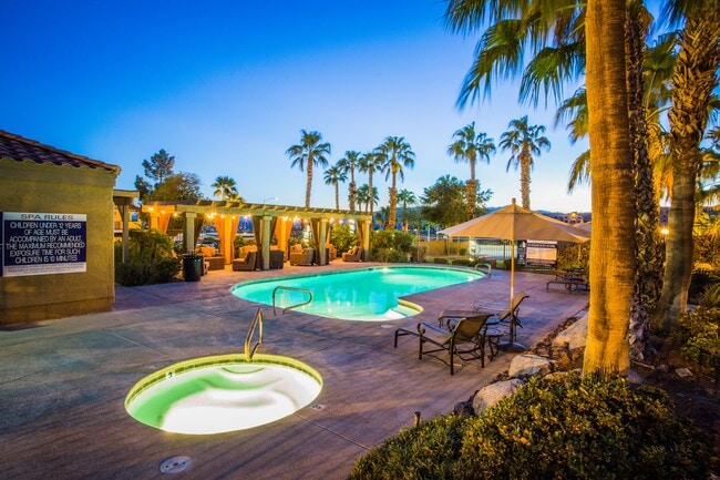 Year Round Hot Tub/ Spa - The Vistas Apartment Homes