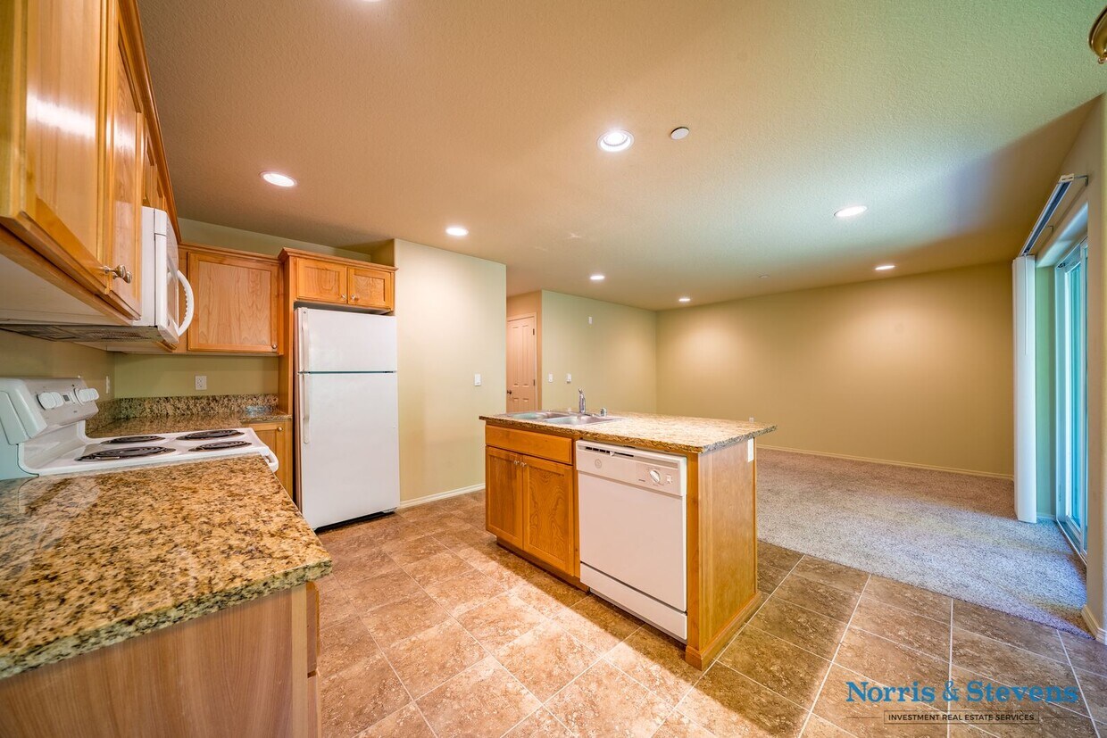 Primary Photo - Cute and Quiet, Lovely Inside!