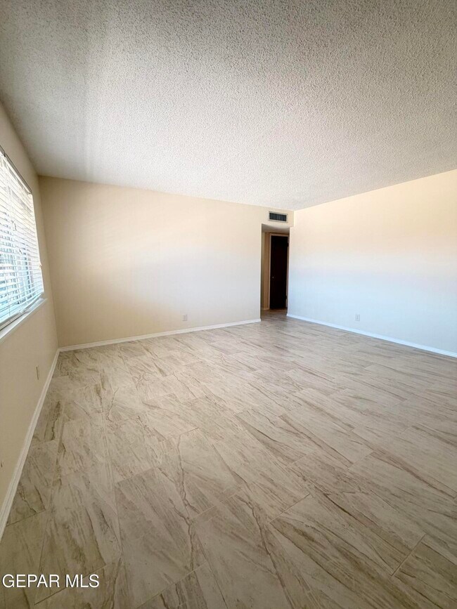Foto del edificio - 5726 Waycross Ave