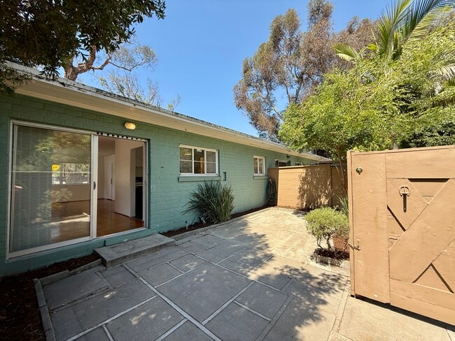 Building Photo - 5530 Village Grn