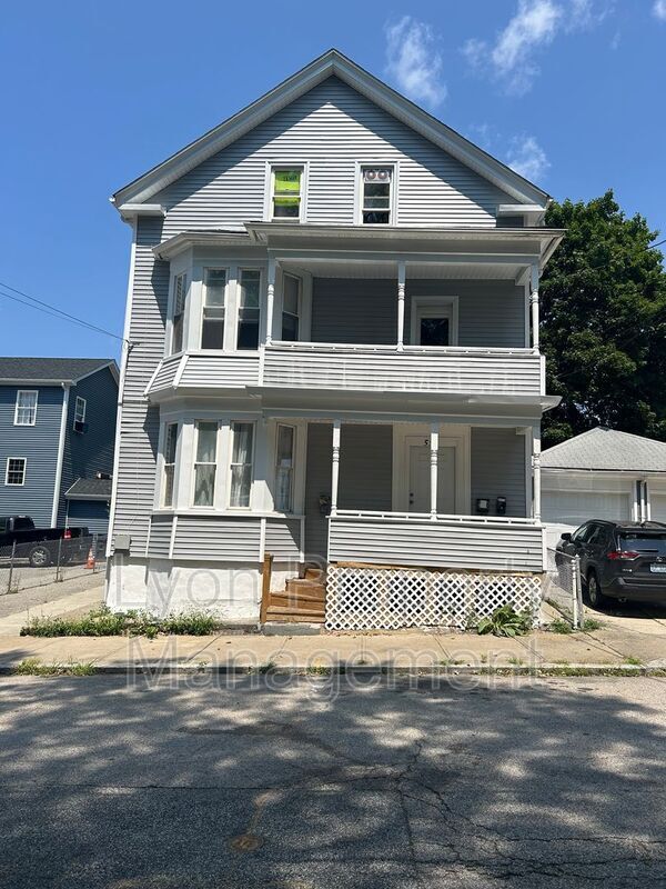 Primary Photo - 55 Kossuth St