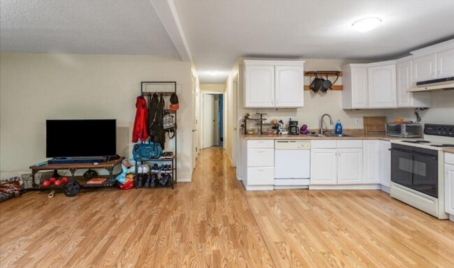 Building Photo - 9381 Campbell Terrace Dr
