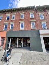 Building Photo - 320 Warren St