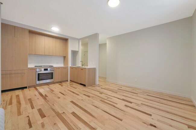 Foto del edificio - 50 Reservoir Ave