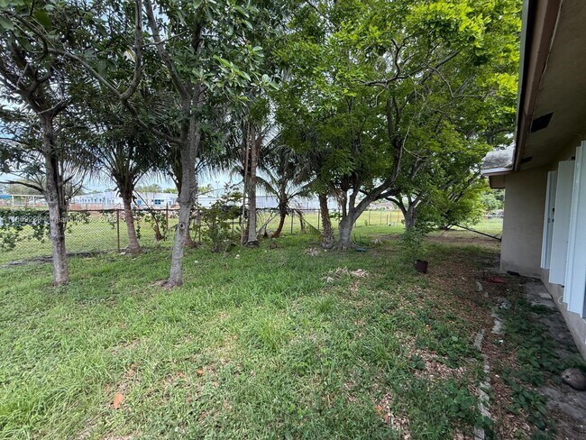 Foto del edificio - 1592 NW 7th Terrace