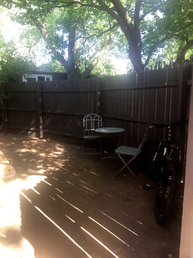 Patio - 114 Candelario St