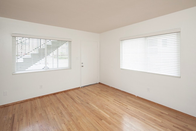 Building Photo - 1 BR with Parking and Utilities Included ~...