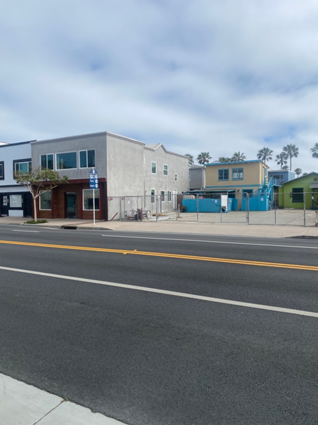 Building Photo - 507 E Balboa Blvd