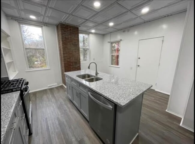 Building Photo - 1538 Hatteras St