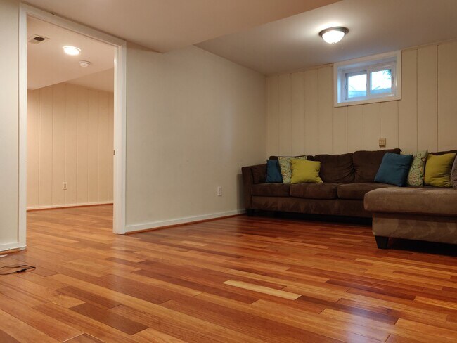Foto del edificio - 4519 Q Ln NW