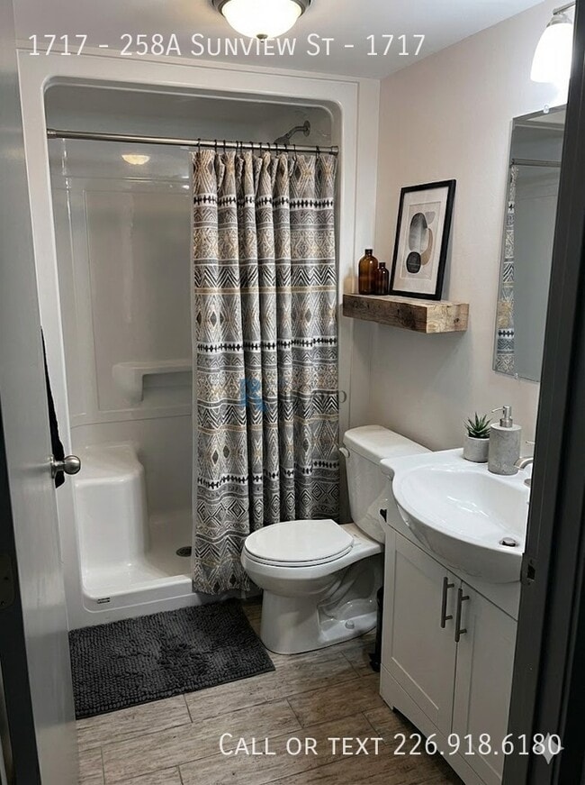 Building Photo - 258A-258A Sunview St